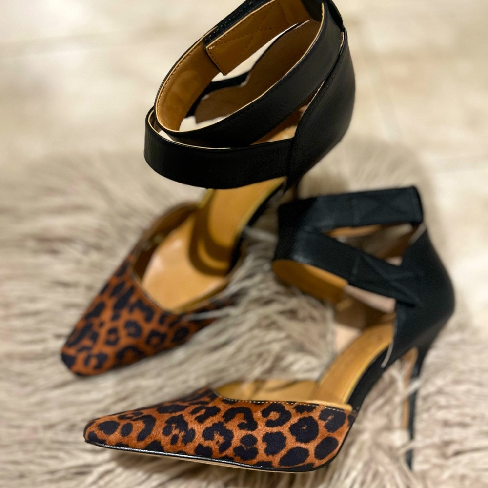 Brand new in box Jessica Simpson safari leopard print micro heels.